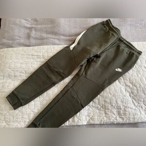 Nike Tech Fleece Jogger Pants Olive Sequoia Green Size Medium